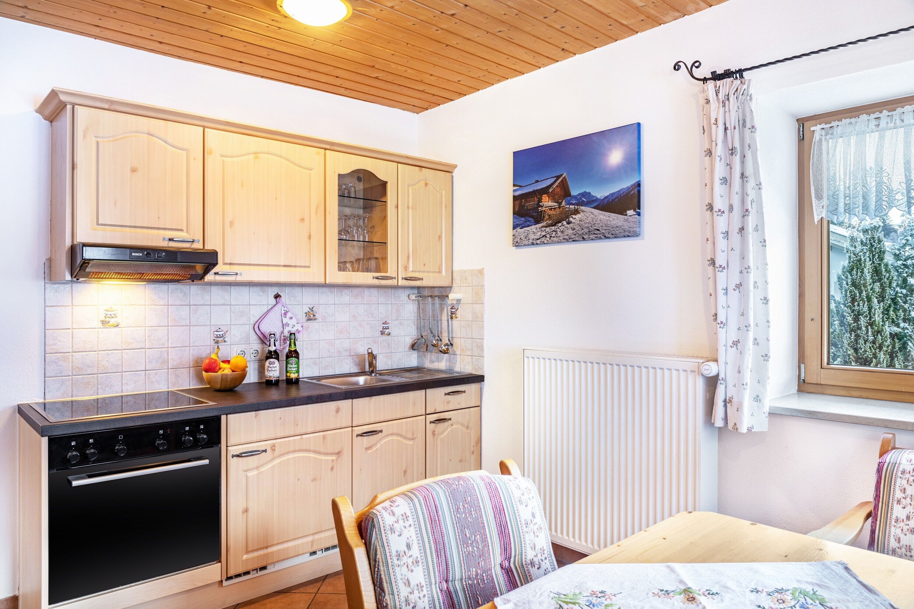 Fridge, oven, stovetop, coffee/tea maker