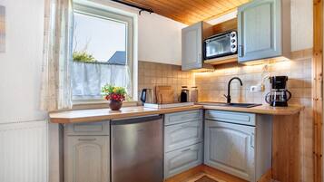 Fridge, stovetop, coffee/tea maker, electric kettle