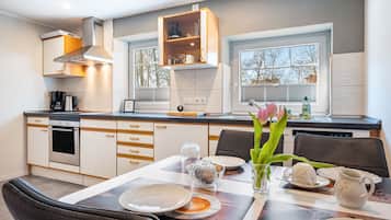 Refrigerador, microondas, placa de cocina, lavavajillas