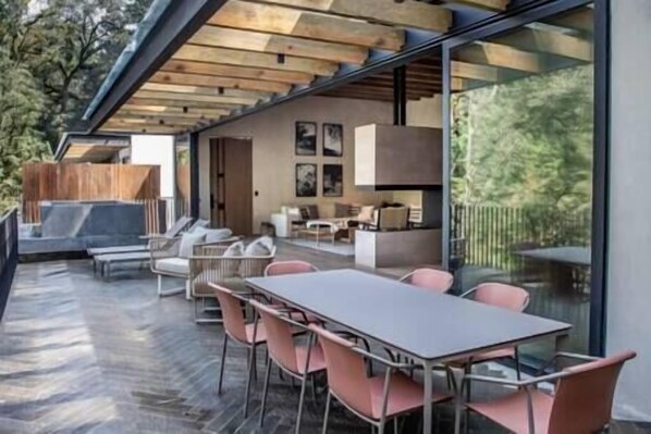 Outdoor dining