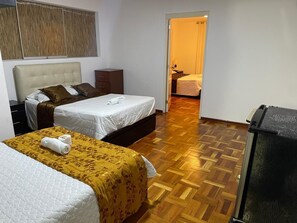 Exclusive Triple Room, Patio - LIMA HOUSE MILANI (Lima)