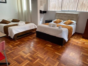 Exclusive Triple Room, Patio - LIMA HOUSE MILANI (Lima)