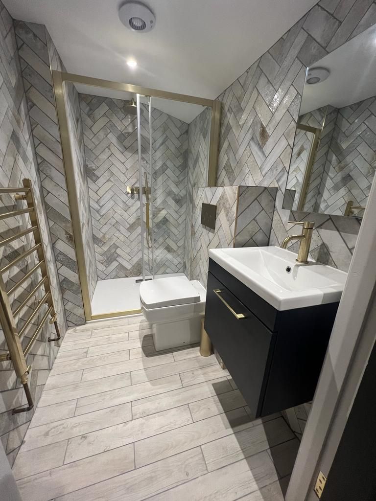 Douche, articles de toilette écologiques, sèche-cheveux