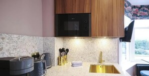 冰箱、微波炉、茶具/咖啡用具、烤面包机