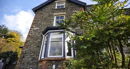 Luxury Dog-Friendly Studio with Patio & Parking