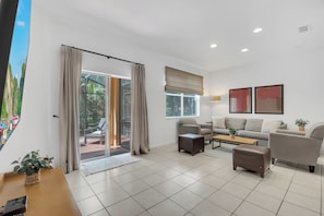 Smart TV - Cozy 3BR Townhome Near Disney at Regal Oaks Resort (Kissimmee)