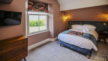 3 bedrooms, iron/ironing board, travel crib, WiFi