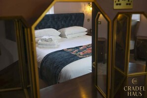 3 makuuhuonetta, silitysrauta/-lauta, vauvan matkasänky, Wi-Fi