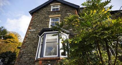 Sumptuous Family Apartment • Lake Views • Pet Friendly • Parking + EV Charger