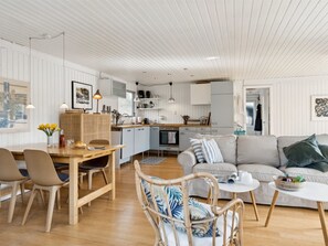 Televisión y chimenea 