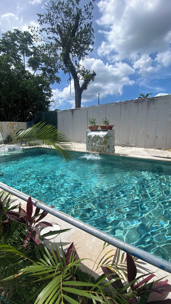 Deluxe Villa, Pool Access, Garden View | Hypo-allergenic bedding, free WiFi