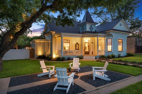Exterior - Cloud 9, Victorian Retreat with Pool & Hot Tub (Fredericksburg)