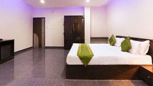 ห้องบิสซิเนสดับเบิล | โต๊ะทำงาน, พื้นที่ทำงานแบบใช้แล็ปท็  อป, ผ้าม่านกันแสง, ห้องเก็บเสียง