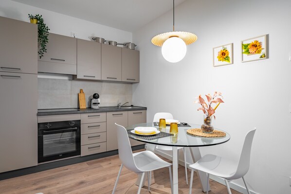 Fridge, oven, coffee/tea maker, electric kettle - Cascina Conicchio 1 (Brescia)