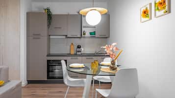 Frigorifero, forno, macchina per tè/caffè, bollitore elettrico