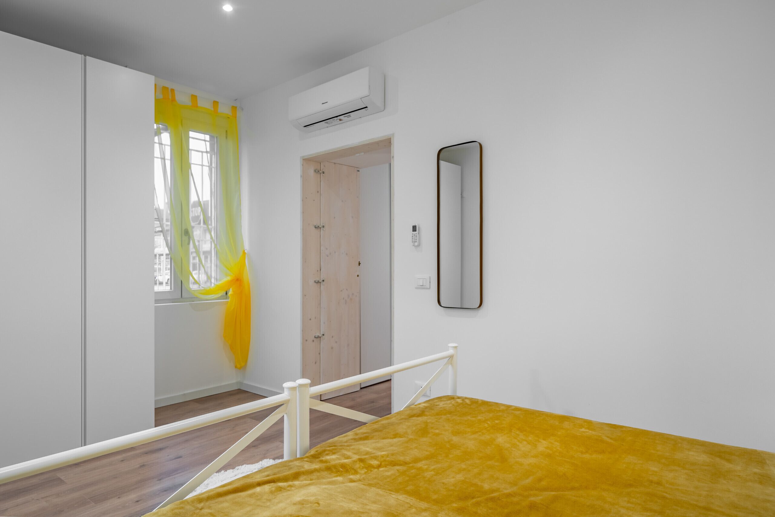 Een strijkplank/strijkijzer, gratis wifi, beddengoed