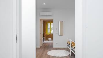 Iron/ironing board, free WiFi, bed sheets