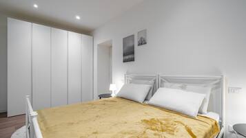 Bügeleisen/Bügelbrett, kostenloses WLAN, Bettwäsche