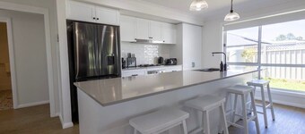 Luxury on Lesmurdie - Close to Zoo & Golf Club