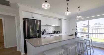 Luxury on Lesmurdie - Close to Zoo & Golf Club