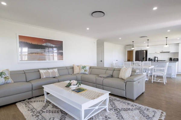 Luxury on Lesmurdie | Close to Zoo & Golf Club