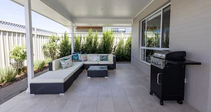 Luxury on Lesmurdie - Close to Zoo & Golf Club