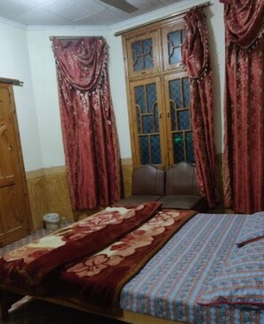 Chambre Double Deluxe | Chambres insonorisées, fer et planche à repasser, Wi-Fi gratuit