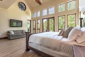 4 bedrooms, iron/ironing board, free WiFi, bed sheets
