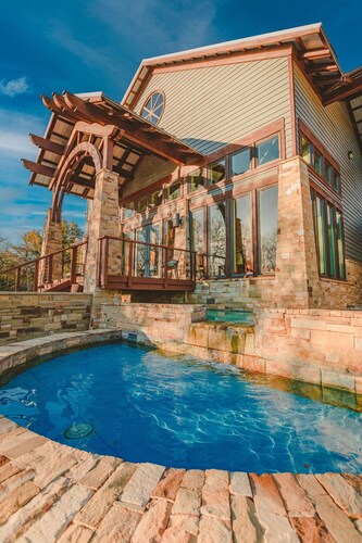 Tonkawa Riverfront Retreat: Secluded Oasis, just 20 miles to Baylor/McLane/Silos