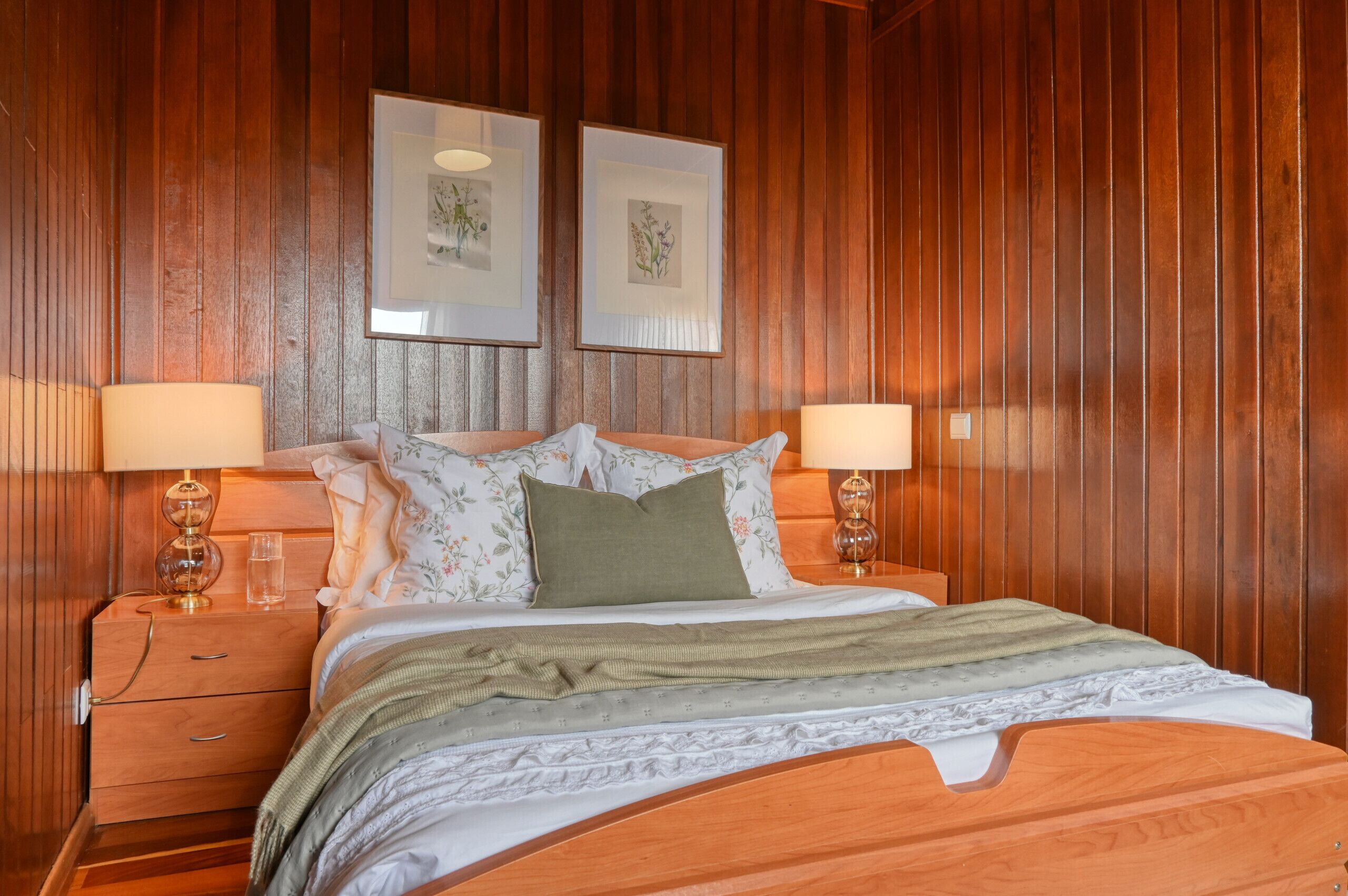 2 slaapkamers, een strijkplank/strijkijzer, gratis wifi, beddengoed