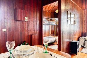 2 Schlafzimmer, BĂŒgeleisen/BĂŒgelbrett, kostenloses WLAN, BettwĂ€sche