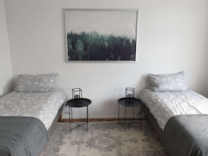 3 bedrooms, desk, iron/ironing board, WiFi