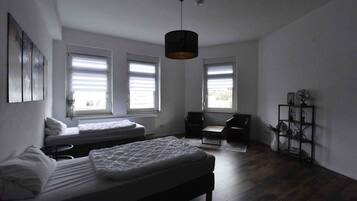 3 Schlafzimmer, Schreibtisch, Bügeleisen/Bügelbrett, WLAN