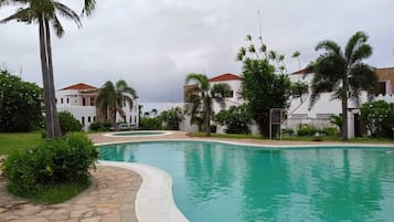 2 outdoor pools
