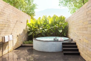 Private spa tub