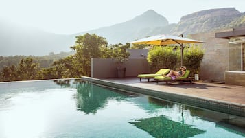 2 piscines a l'aire lliure