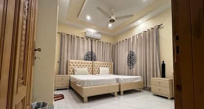 Lavish Guest House G-8