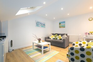 Living area - Whitecaps (St Ives)
