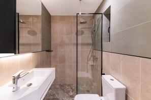 Shower, hair dryer, towels, soap - Exceptional Living Loft 703 (Athina)