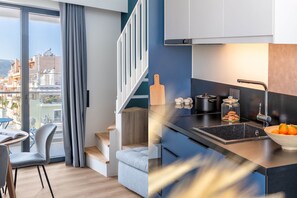 Fridge, oven, stovetop, coffee/tea maker - Exceptional Living Loft 703 (Athina)