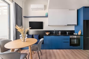Fridge, oven, stovetop, coffee/tea maker - Exceptional Living Loft 705 (Athina)