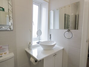 Shower - Rosalin Cottage (Irvine)