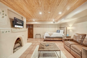 6 habitaciones, tabla de planchar con plancha, cuna de viaje y wifi 