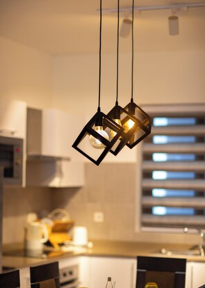 Appartamento Standard, 1 camera da letto | Cucina privata | Frigorifero con congelatore, microonde, forno, piano cottura