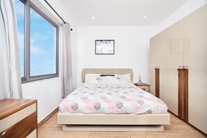 Soundproofing, free WiFi - Legacy Square-East Legon by Quao Realty (Accra)