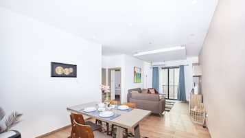 Apartamento superior, 2 habitaciones | Zona de estar