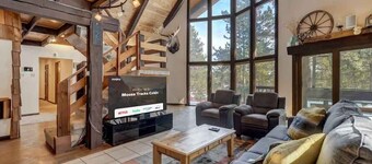 Moose Tracks Cabin! Holiday Home w Hot Tub,BBQ