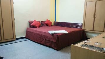 8 bedrooms, WiFi, bed sheets