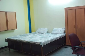 8 chambres, Wi-Fi, draps fournis