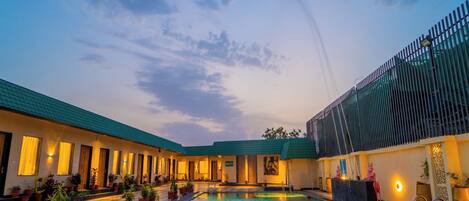 Außenpool (je nach Saison geöffnet)